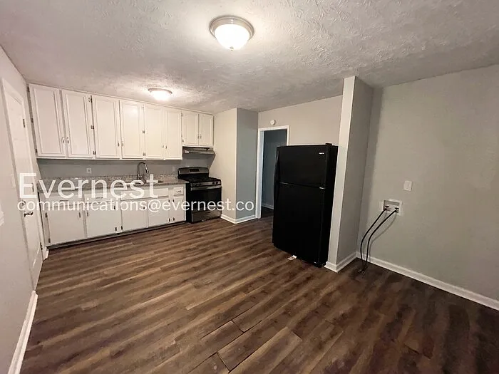 4435 Lincolndale Dr — Photo 4