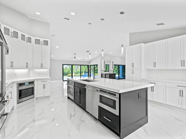 15555 De Havilland Court, Wellington, FL 33414