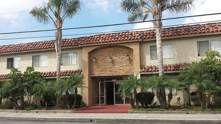 1st image of 14101 Doty Ave APT 4