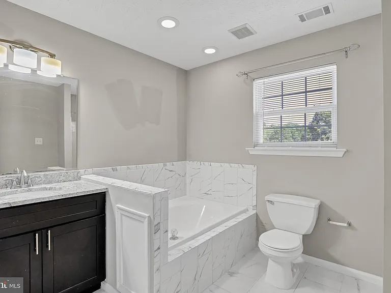 10886 Moore St — Photo 27