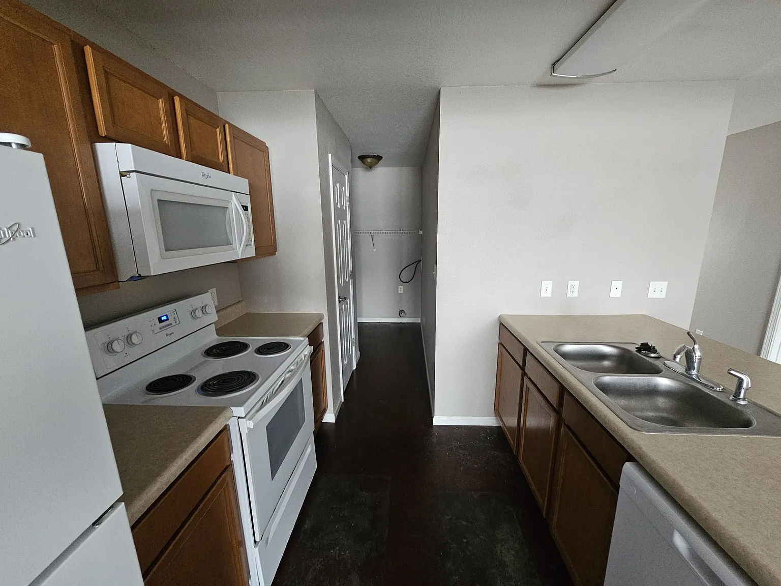 2 bed, 788 sqft, $999 — Photo 3