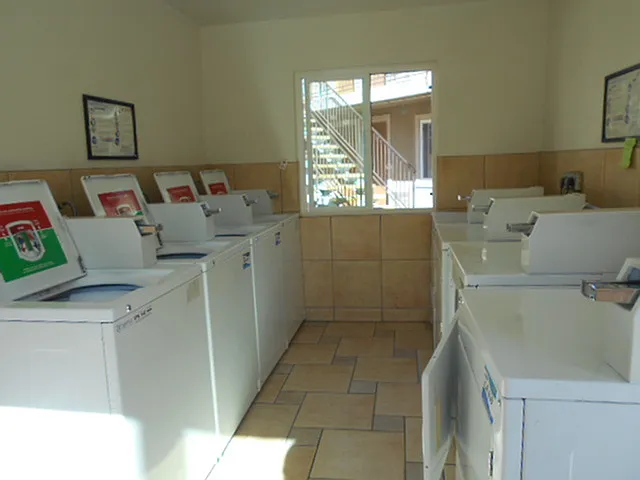 Oak Tree Apartments — Photo 13