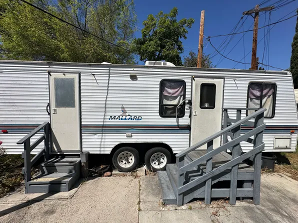 515 E Saint Andrew Pl Trailer 35, Santa Ana, CA 92707