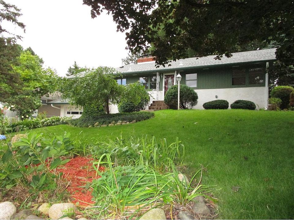 1st image of 2415 Gilbert Ln