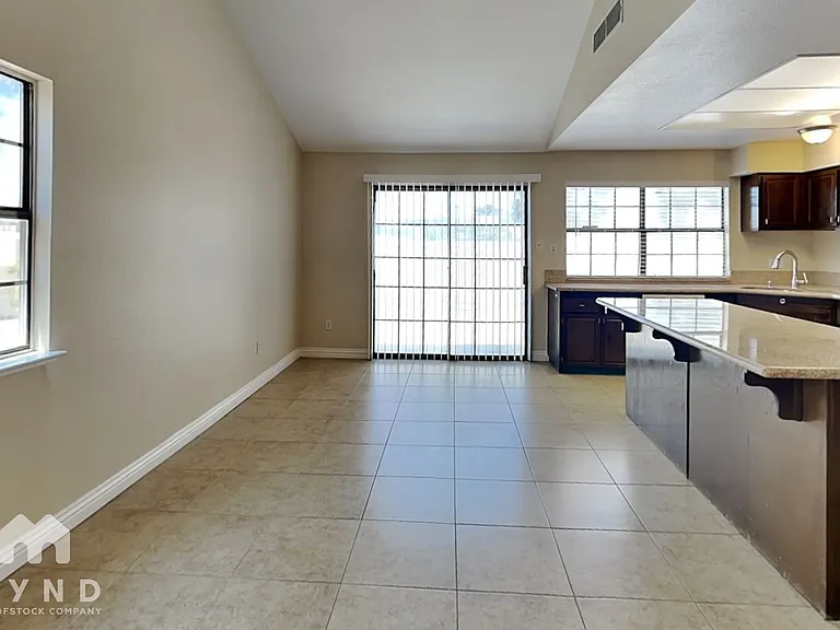 609 Spyglass Ln — Photo 4