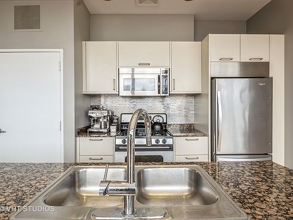 5th image of 653 N Kingsbury St APT 2506