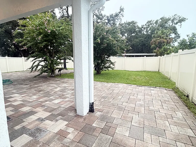 4646 Whispering Park Ln — Photo 8