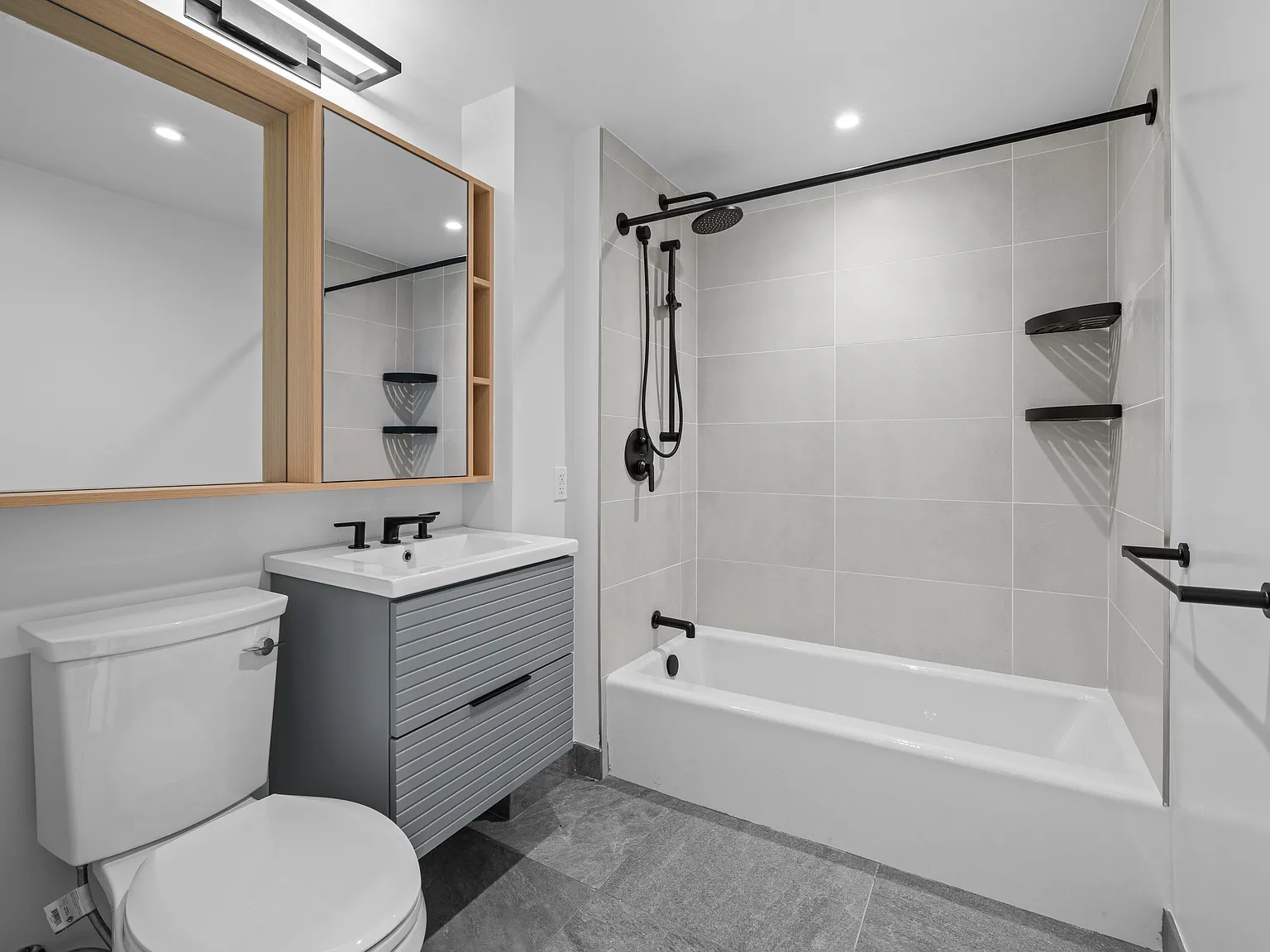2905 West 17th Street — Photo 4
