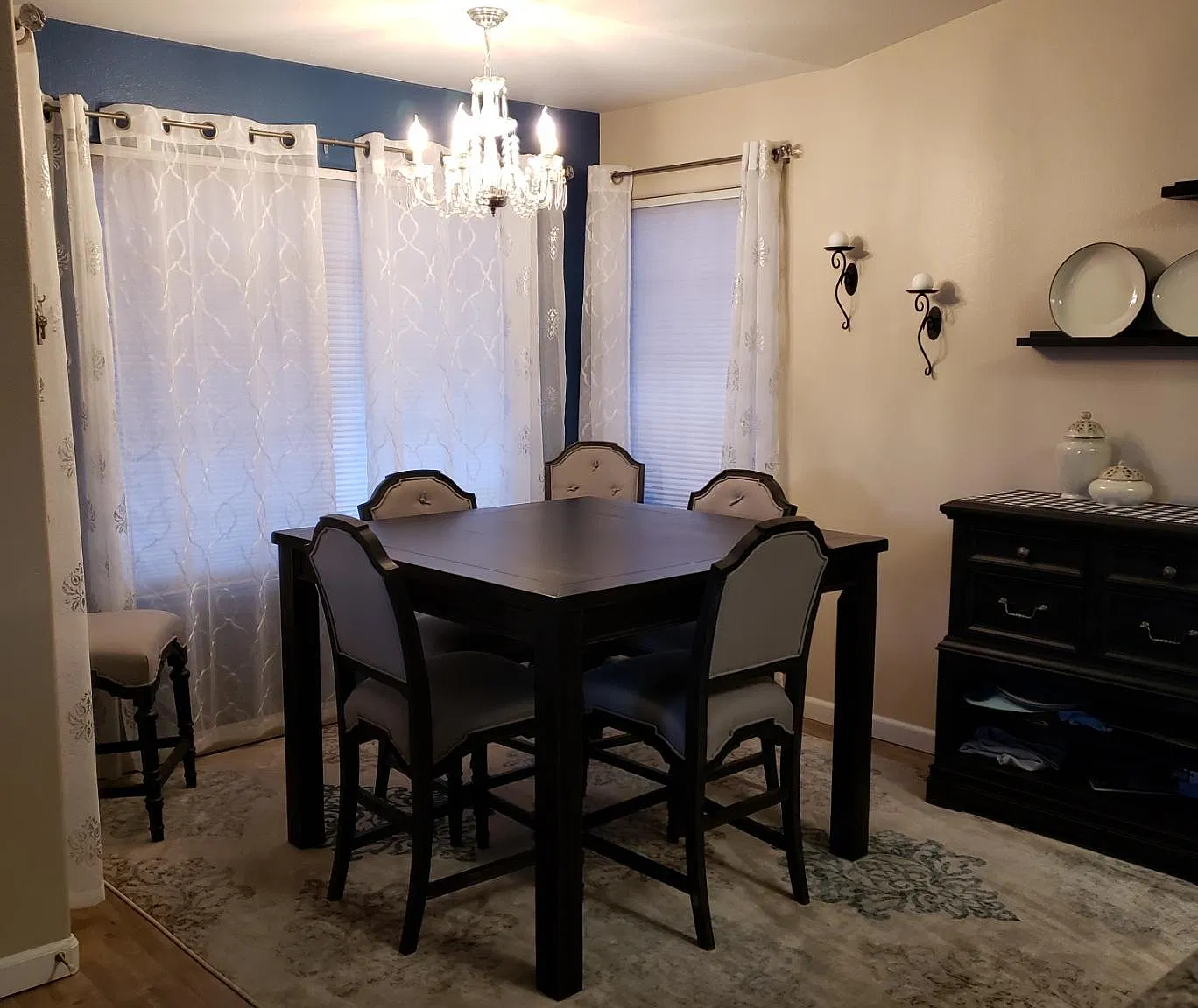 3 bed, 1219 sqft, $2,400 — Photo 2