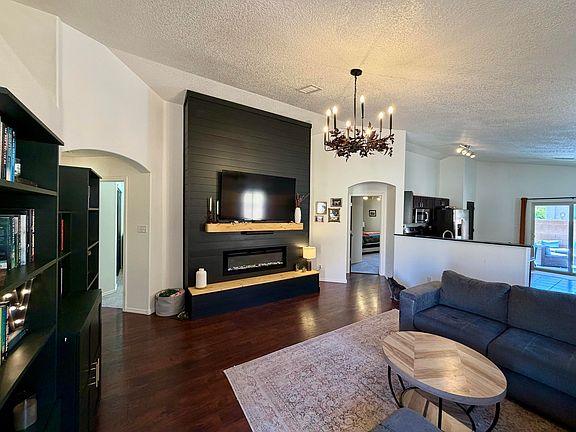 4th image of 1251 La Fonda St