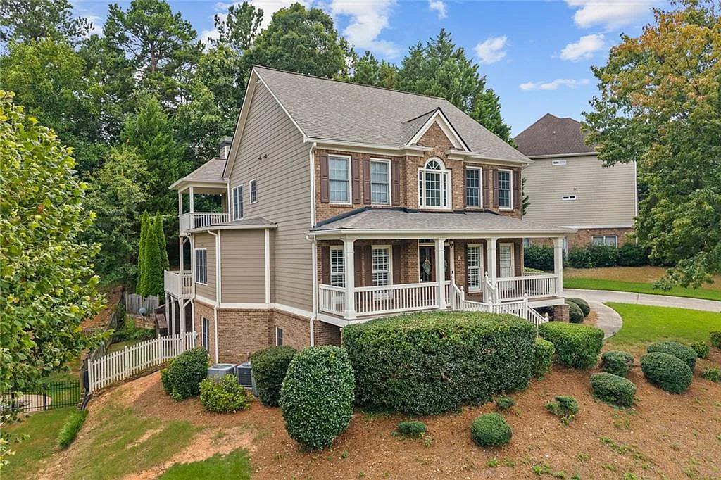 5 bed, 4.0 bath, 3170 sqft, $3,200 — Photo 2