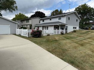 1909 W Laurel St, Freeport, IL 61032