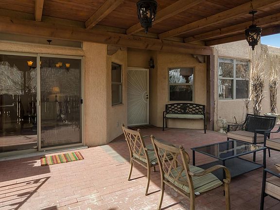 301 La Chamisal Ln NW Los-large-004-Fron