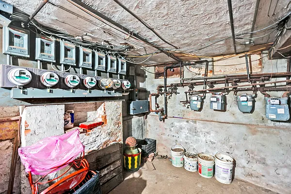 Sold by Mitra Hakimi Realty Group, LLC | media 19