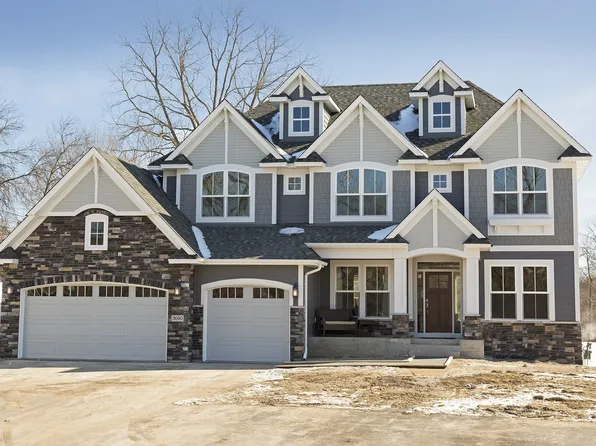 3040 Owasso Blvd S, Roseville, MN 55113