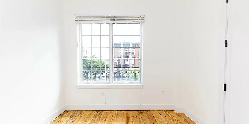 Rented by PREMIUM US INC | media 4