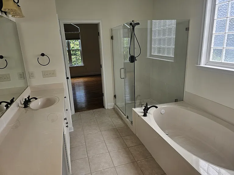 212 Medford Dr — Photo 13