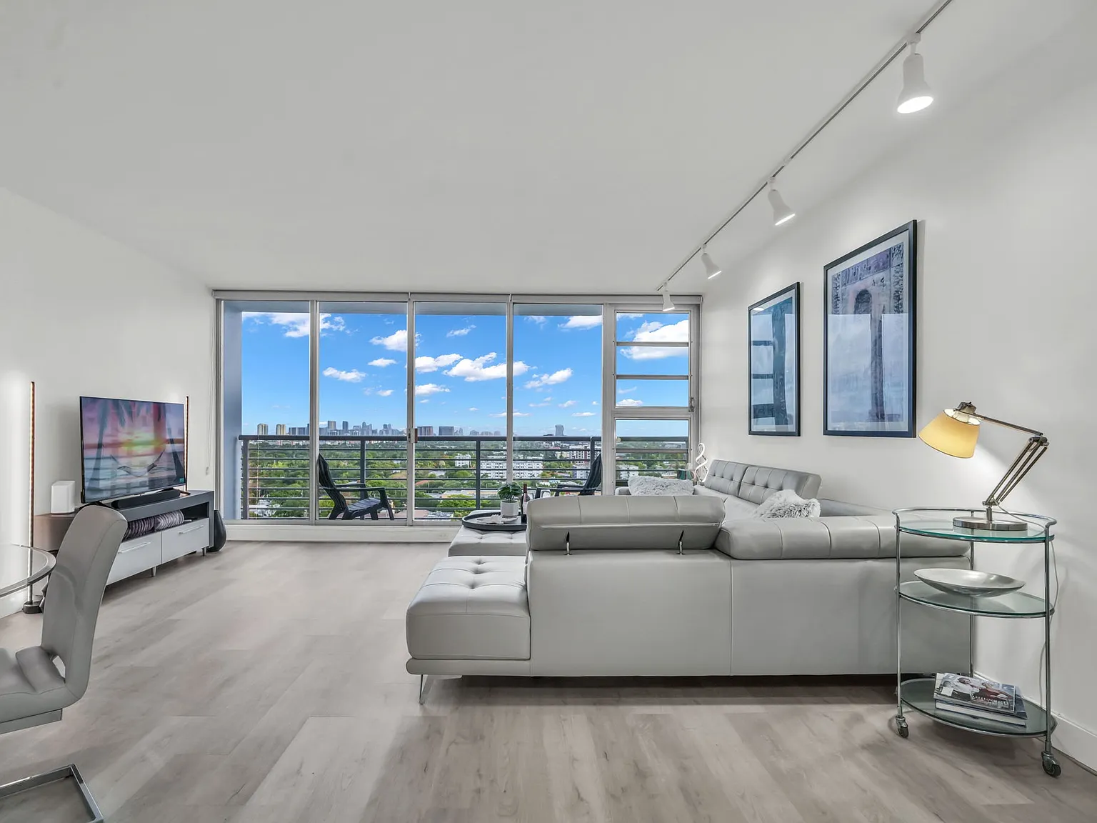 1 bed, 900 sqft, $3,000 — Photo 3