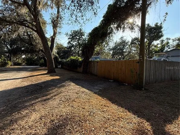 Lakeside Dr, Brandon, FL 33510