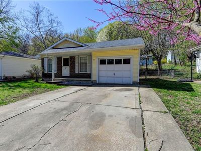 213 Thomas St, Weston, MO, 64098