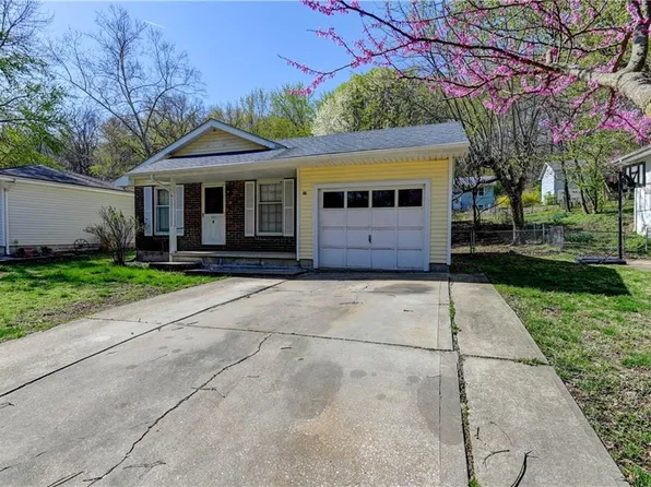 213 Thomas St, Weston, MO 64098