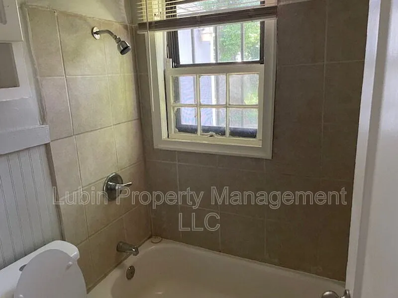 1 bed, 1.0 bath, $850 — Photo 4
