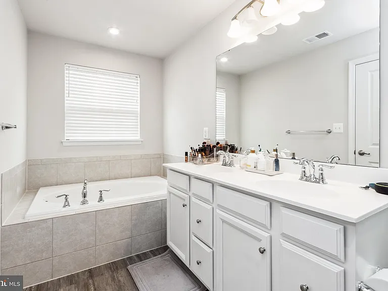530 View Point Way — Photo 8