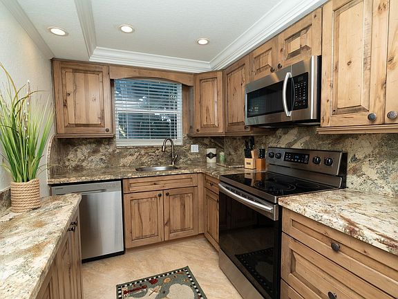 3rd image of 2731 NE 14th Street Causeway #118