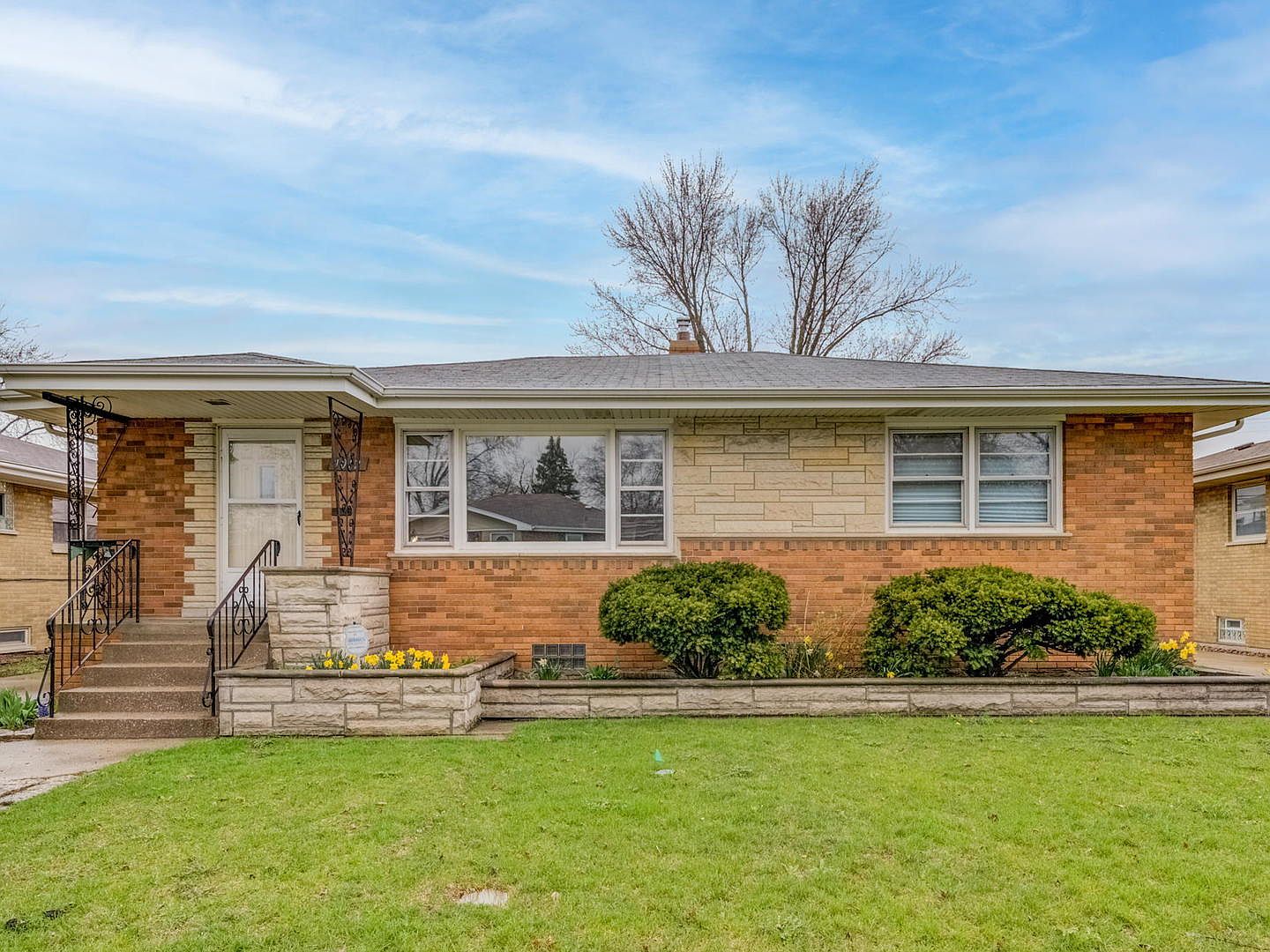 1012 E 162nd Pl, South Holland, IL 60473 | Zillow