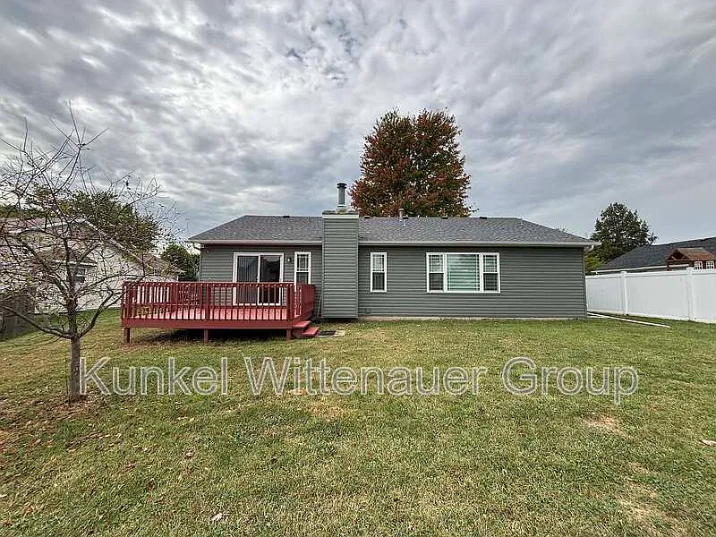 3 bed, 3.0 bath, 2007 sqft, $2,500 — Photo 2