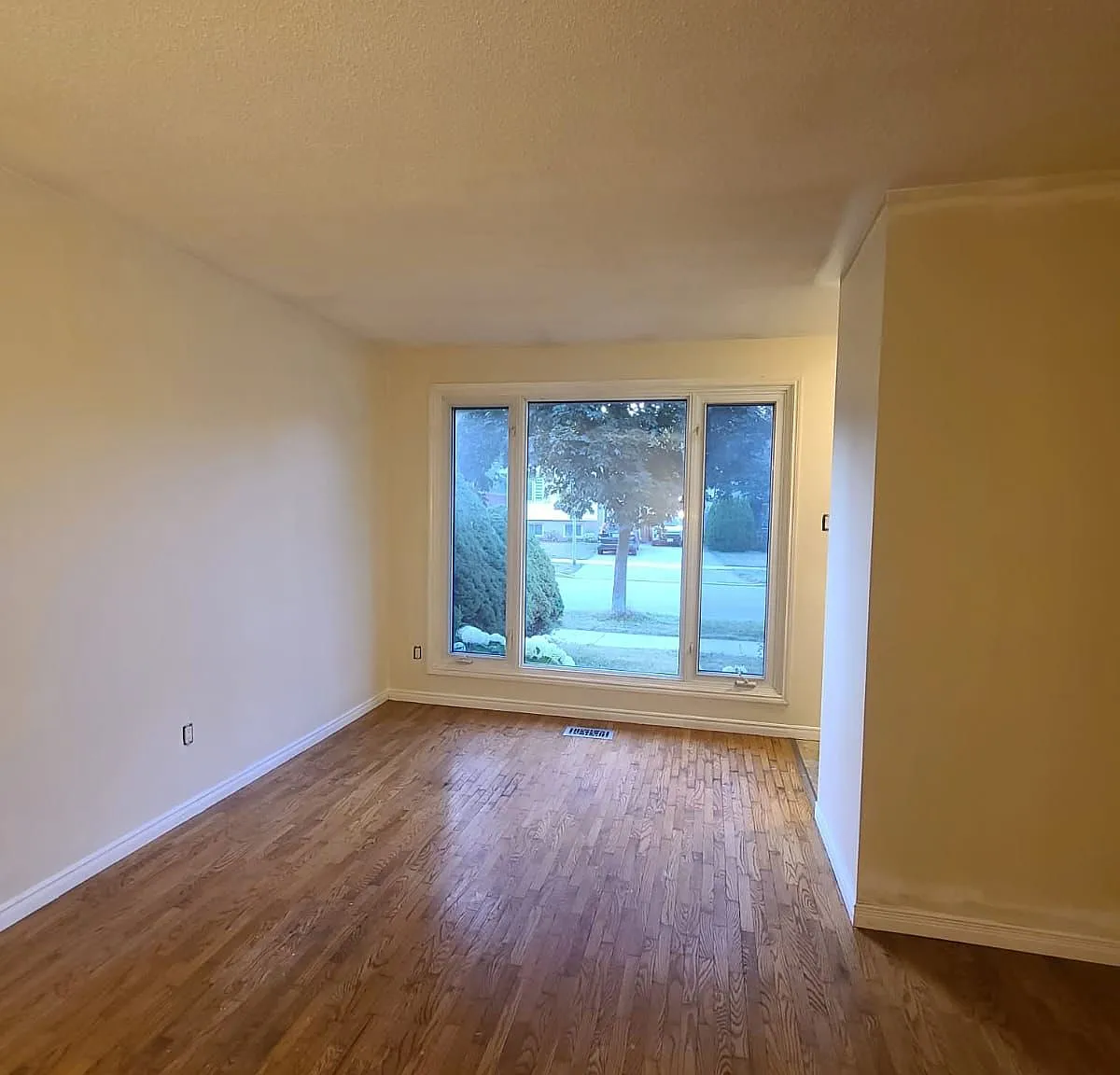 3 bed, $2,400 — Photo 2