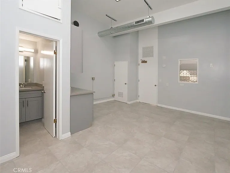 529 W 9th St #529A — Photo 6