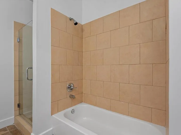 2514 Bennington St — Photo 24