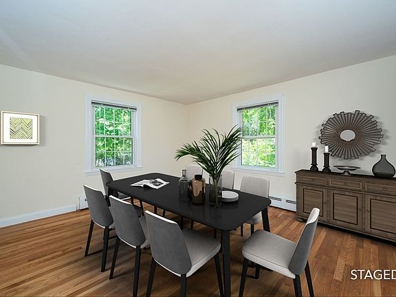 5th image of 43 Newport Ave