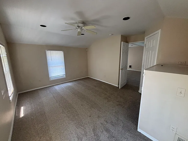 21 S Goodman St #1 — Photo 10