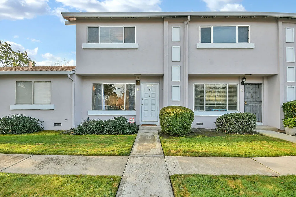 1893 Landana Dr APT B photo 1