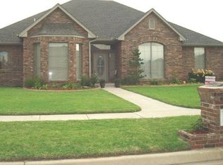 2001 SW 32nd St, Moore, OK 73170