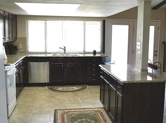 3rd image of 2101 Courtland Cir