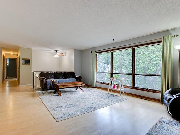 4th image of 2097 Highwood Ave