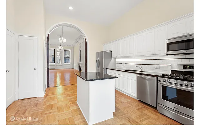 Rented by Douglas Elliman | media 23