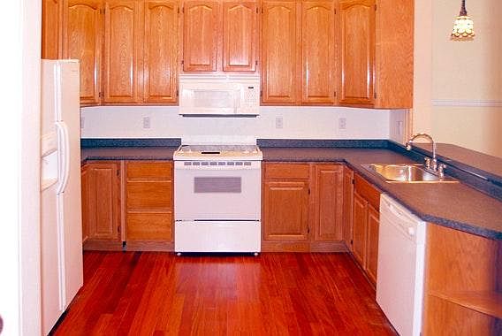 4th image of 411 E 5th St Floor 2
