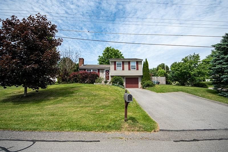 1st image of 102 Oberlin Dr