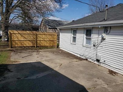 3rd image of 1749 N Elmer St