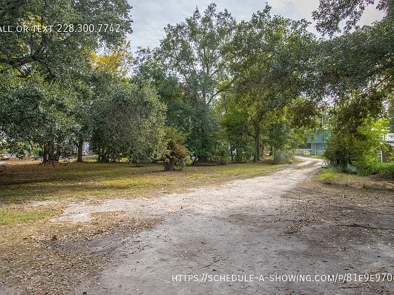 226 Milray Ln — Photo 2