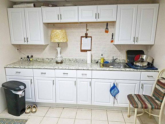 5th image of 1415 Riverside Dr APT 19