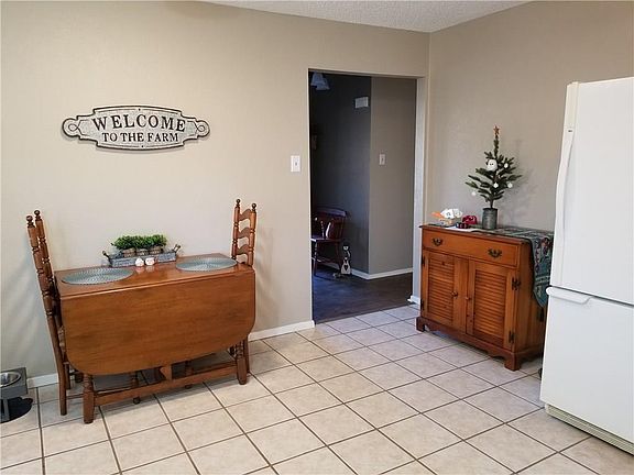 5th image of 1003 Roaring Springs Dr