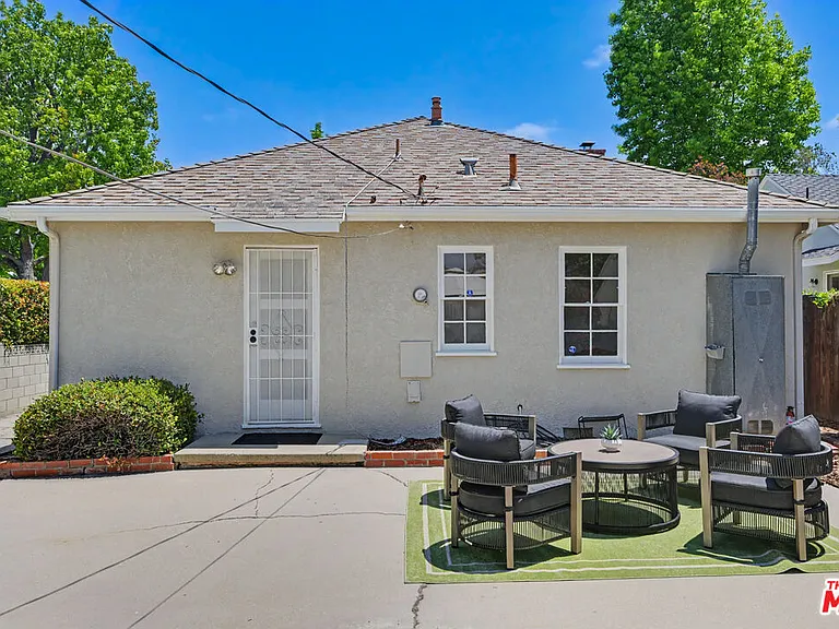 5119 Enfield Ave — Photo 32