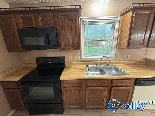 389 Oakland Rd — Photo 7