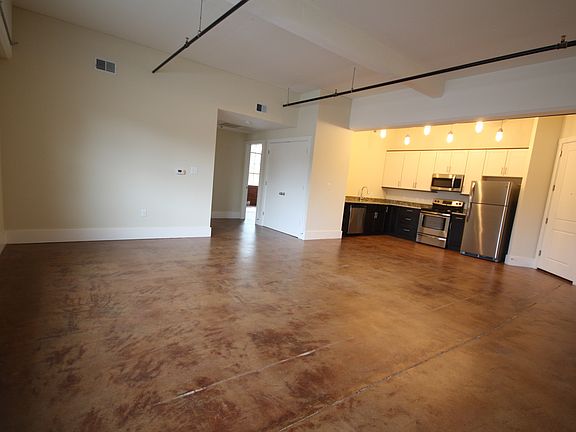 4th image of 1700 Valley Ave #208