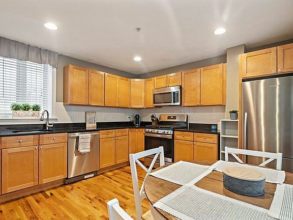5th image of 336 Saratoga St APT 8
